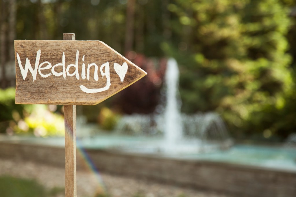 How to Navigate Wedding Planning Without Stressing Yourself Out